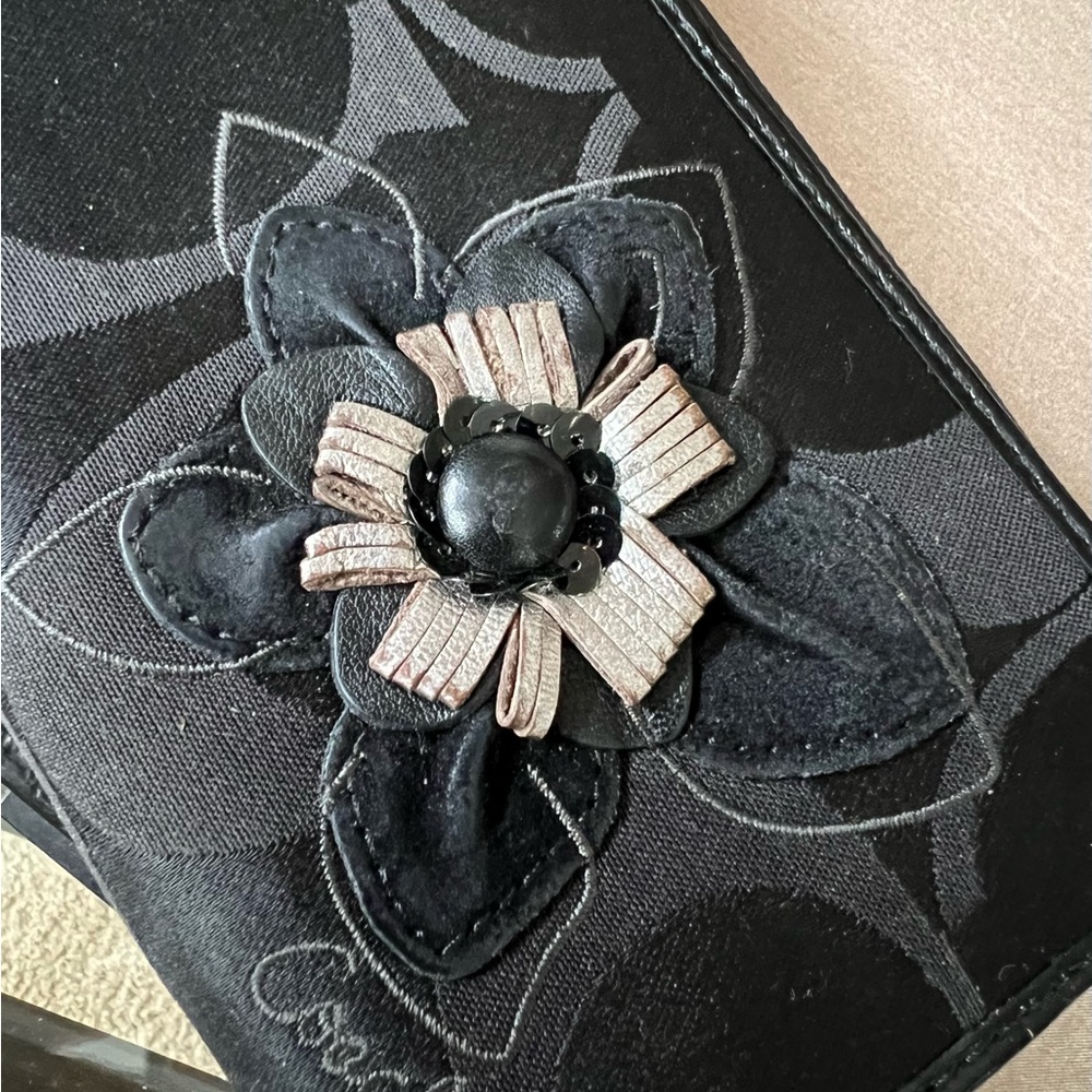 COACH Rare Black Signature Jacquard Floral Appliqué Zip Around Accordion Wallet - Picture 3 of 12